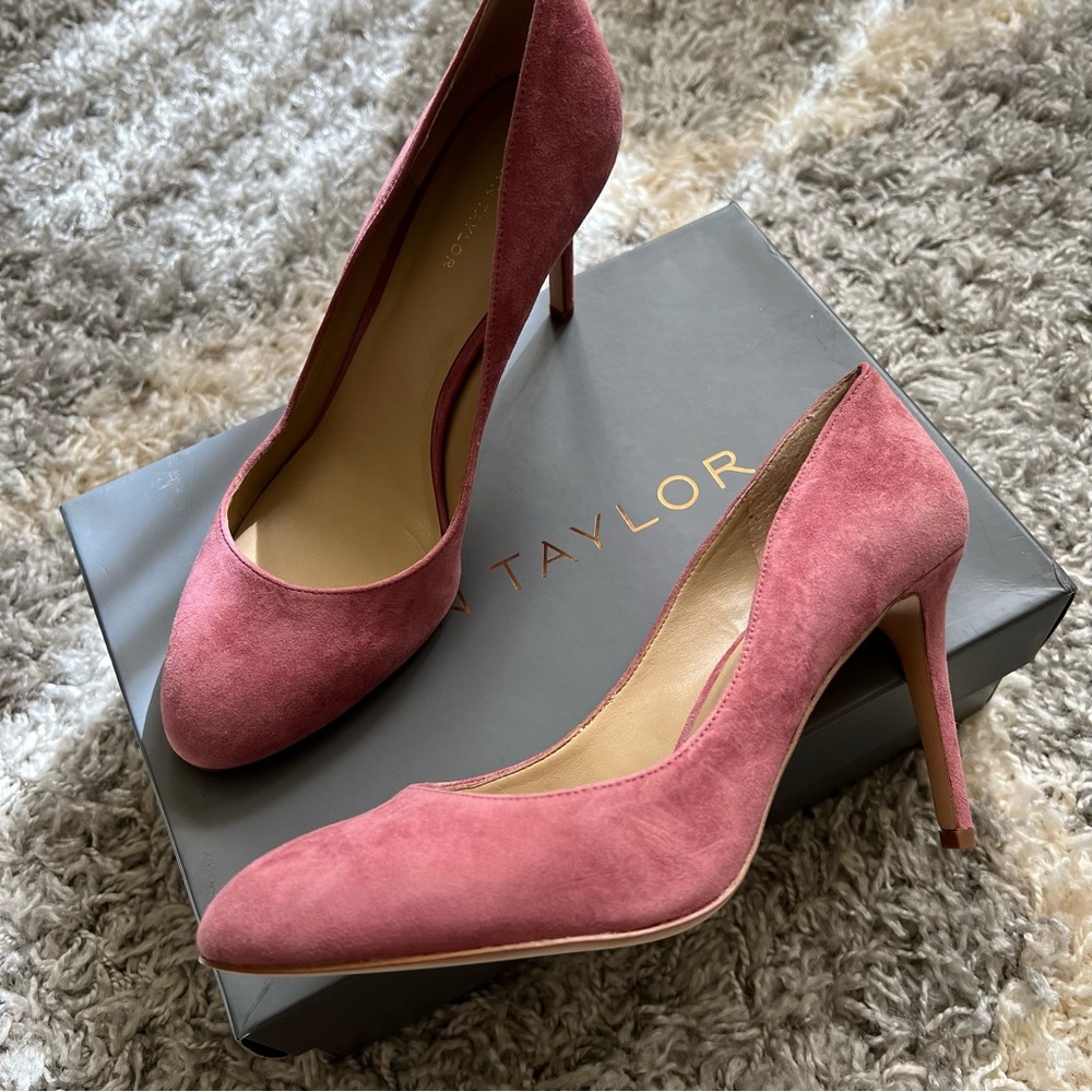Ann Taylor Suede Pump